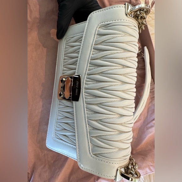 White Authentic Miu Miu Confidential Matelassé Leather Bag - Picture 3 of 11